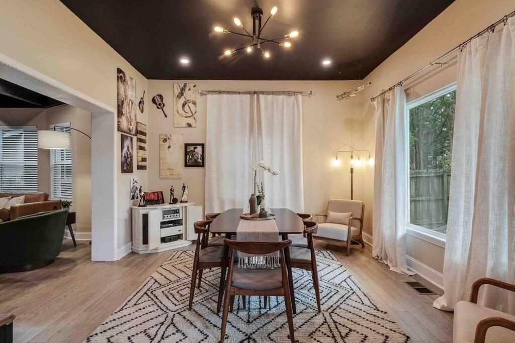 Villa Midtown Oasis In The Heart Of Midtown!