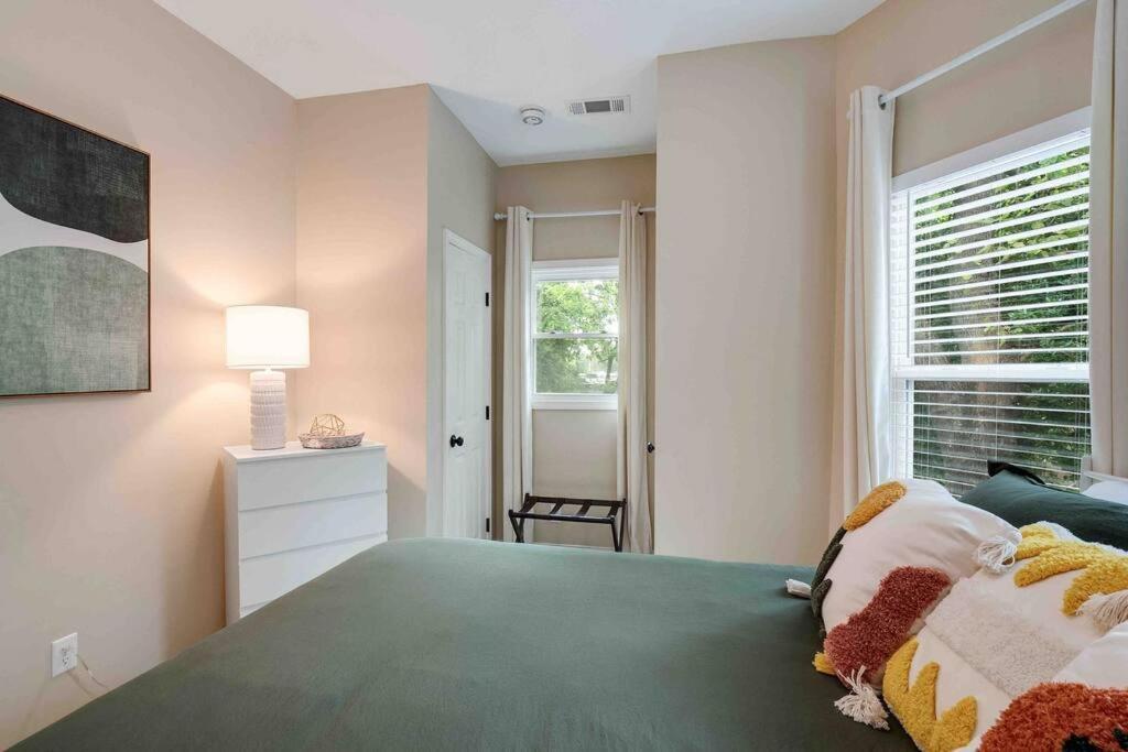 Villa Midtown Oasis In The Heart Of Midtown!