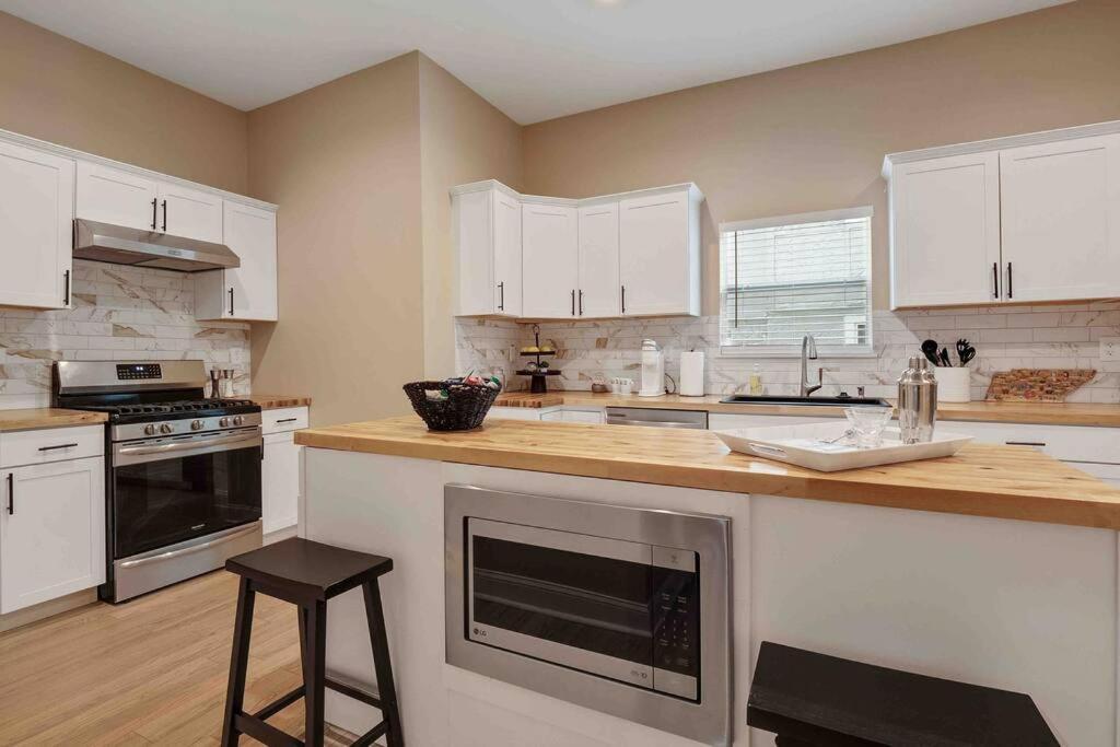 Midtown Oasis In The Heart Of Midtown! Memphis