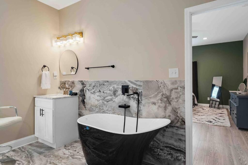Villa Midtown Oasis In The Heart Of Midtown! *