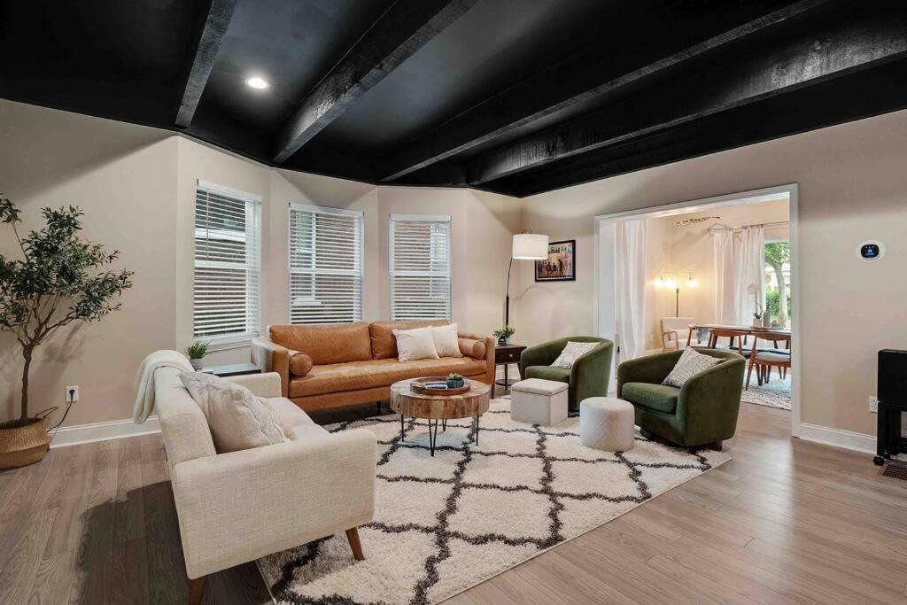 Midtown Oasis In The Heart Of Midtown! *