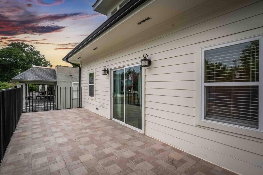 Villa Midtown Oasis In The Heart Of Midtown!